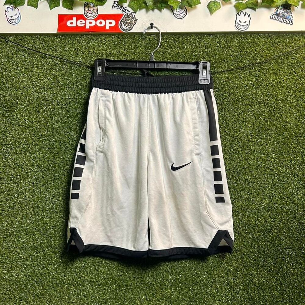 Nike Men's White and Grey Shorts